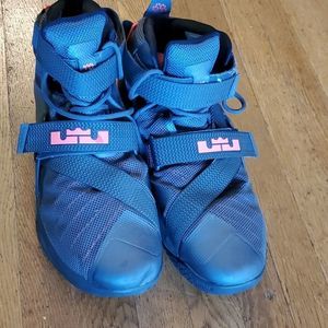 Men's Nike Lebron Zoom Soldier 9 size 17